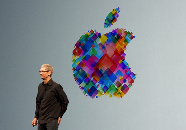 Tim Cook commenta il declino di Nokia e difende Apple dalle turbolenze del mercato