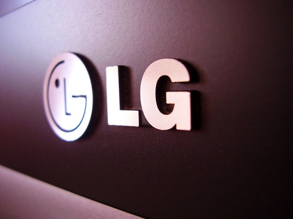 LG completa lo sviluppo dei display flessibili per smartphone: produzione al via nel quarto trimestre 2013